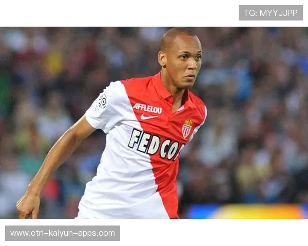 国际米兰边后卫练习快速回防与传球发起的复合技能