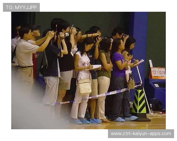 冠军球队训练公开日粉丝近距离见证备战日常，冠军合集