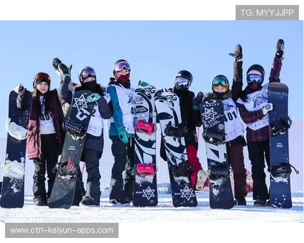 冠军球队训练公开日粉丝近距离见证备战日常，冠军合集